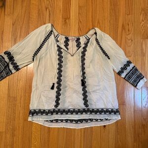 🐚CALYPSO ST BARTH whit tunic with incredible embroidery and bead detail! 🐚